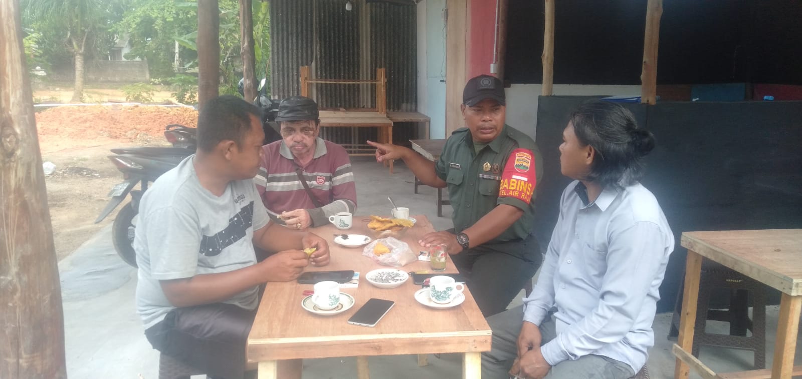 Pertemuan Komsos Babinsa Kelurahan Air Raja, Kamis (21/9/2023)